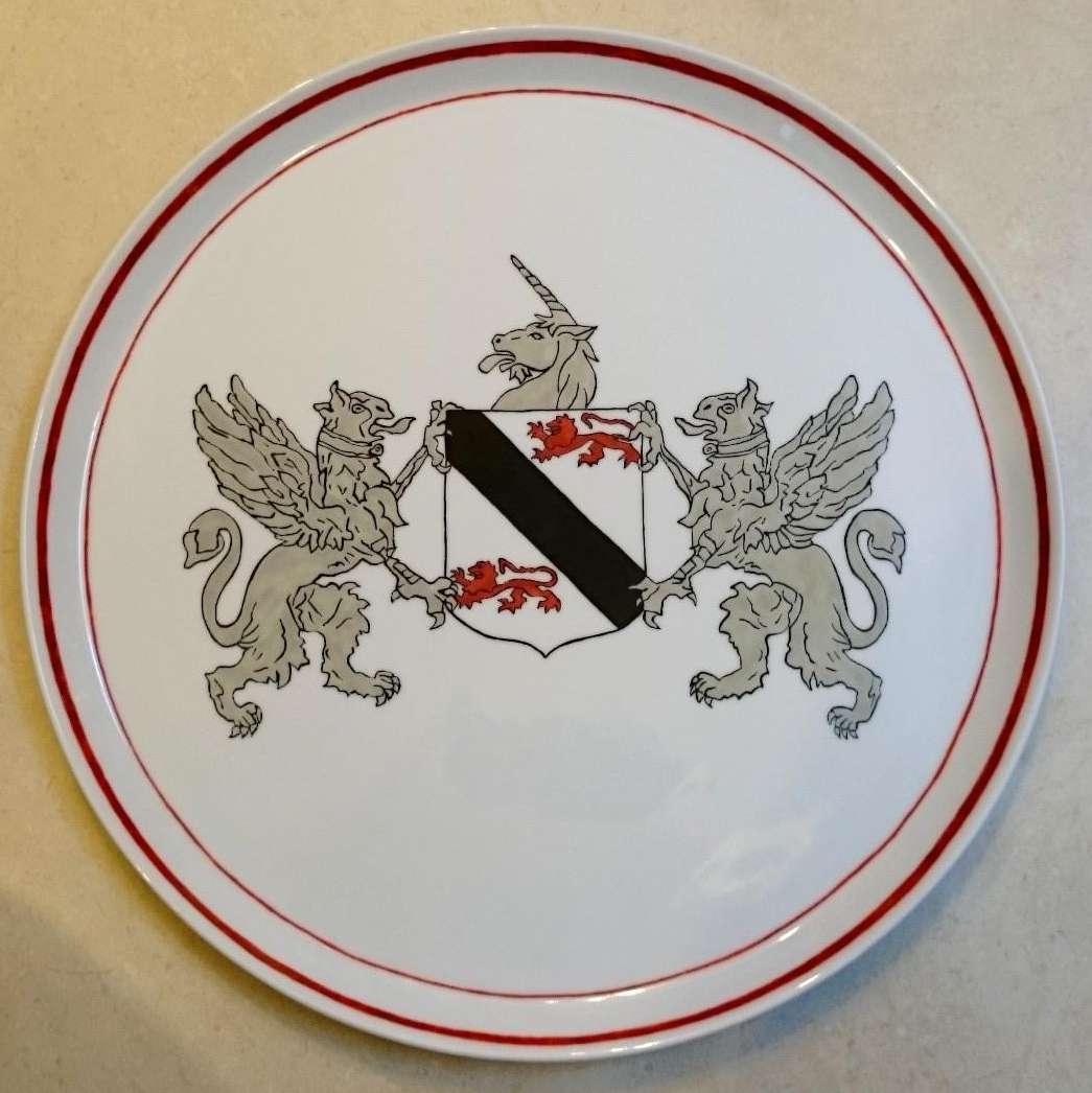 Plat à tarte en porcelaine personnalisé dans un blason.